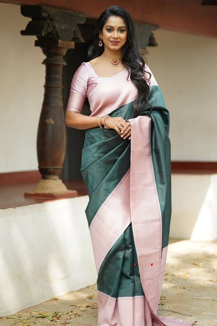 Lovely Green Soft Silk Saree With Wonderful Blouse Piece